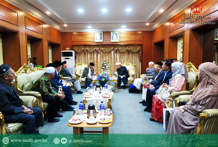 Menerima Kunjungan Hormat Rombongan MAPIM